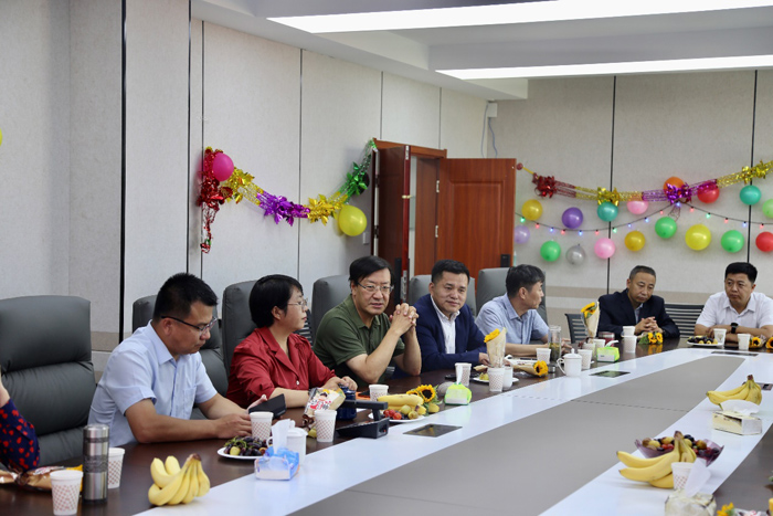 新浦金350vip官方登录举行庆祝第38个教师节座谈会